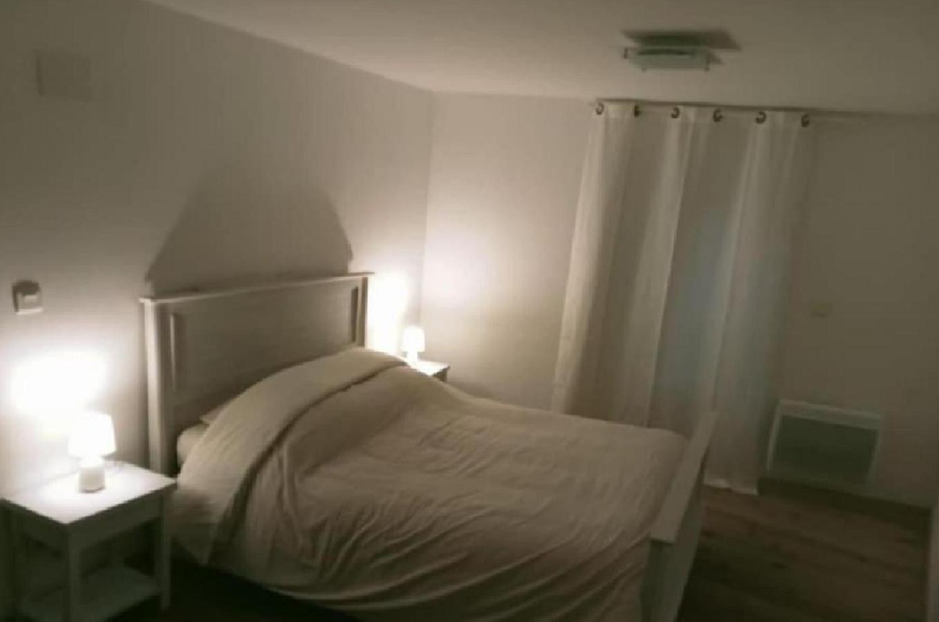 Au Doux Clocher Pieusse Kültér fotó